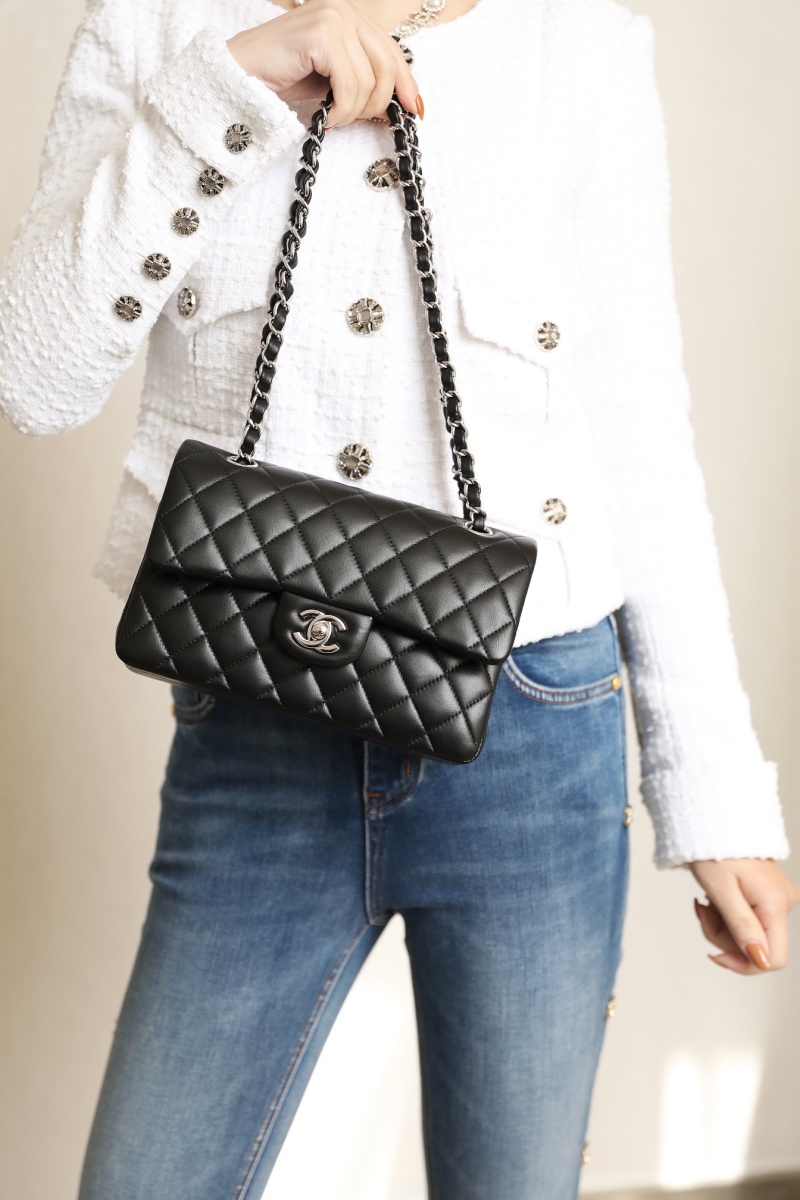 샤넬 클래식 램스킨 플랩백 스몰 23cm 은장 (하이엔드급)