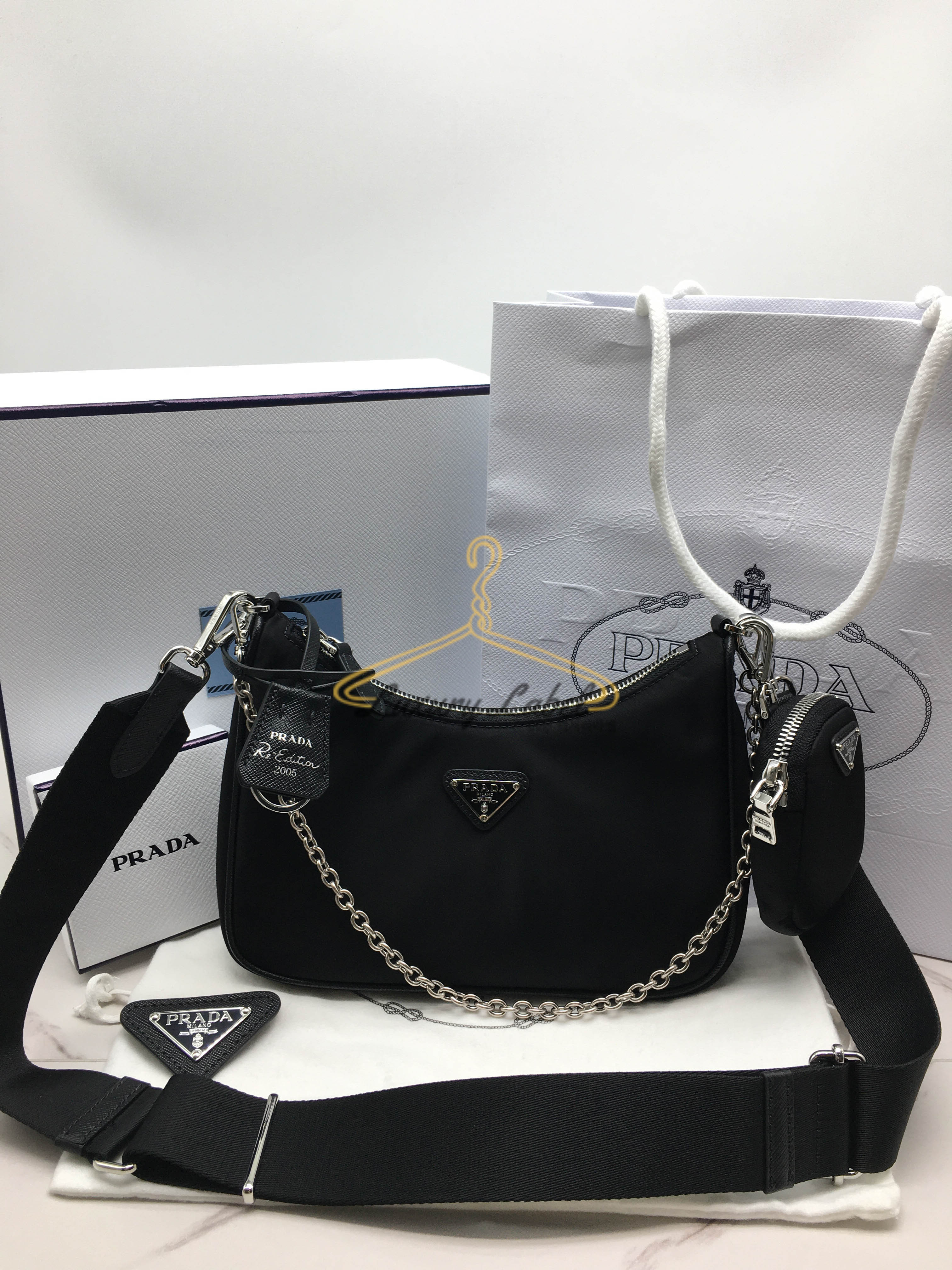 프라다 리에디션 나일론 테수토 호보백 리뉴얼 (하이엔드급)