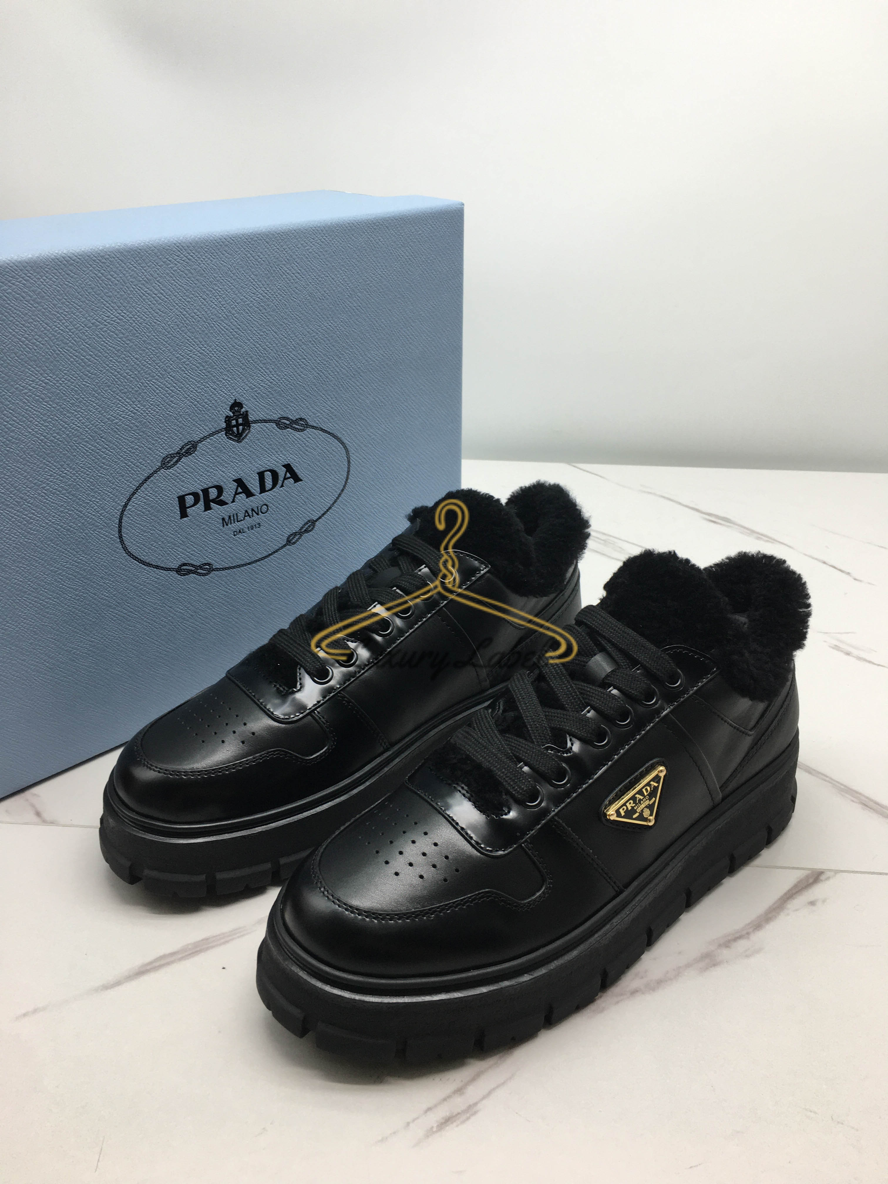 프라다 prd 양털 스니커즈