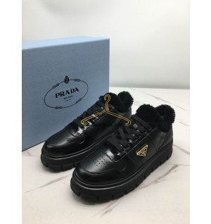 프라다 prd 양털 스니커즈