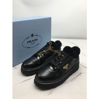 프라다 prd 양털 스니커즈