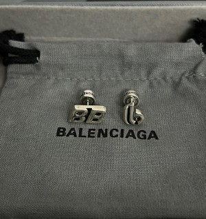 발렌시아가 balenciaga 스터드 귀걸이