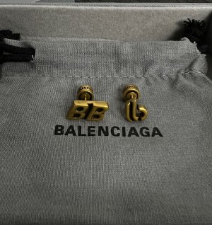 발렌시아가 balenciaga 스터드 귀걸이