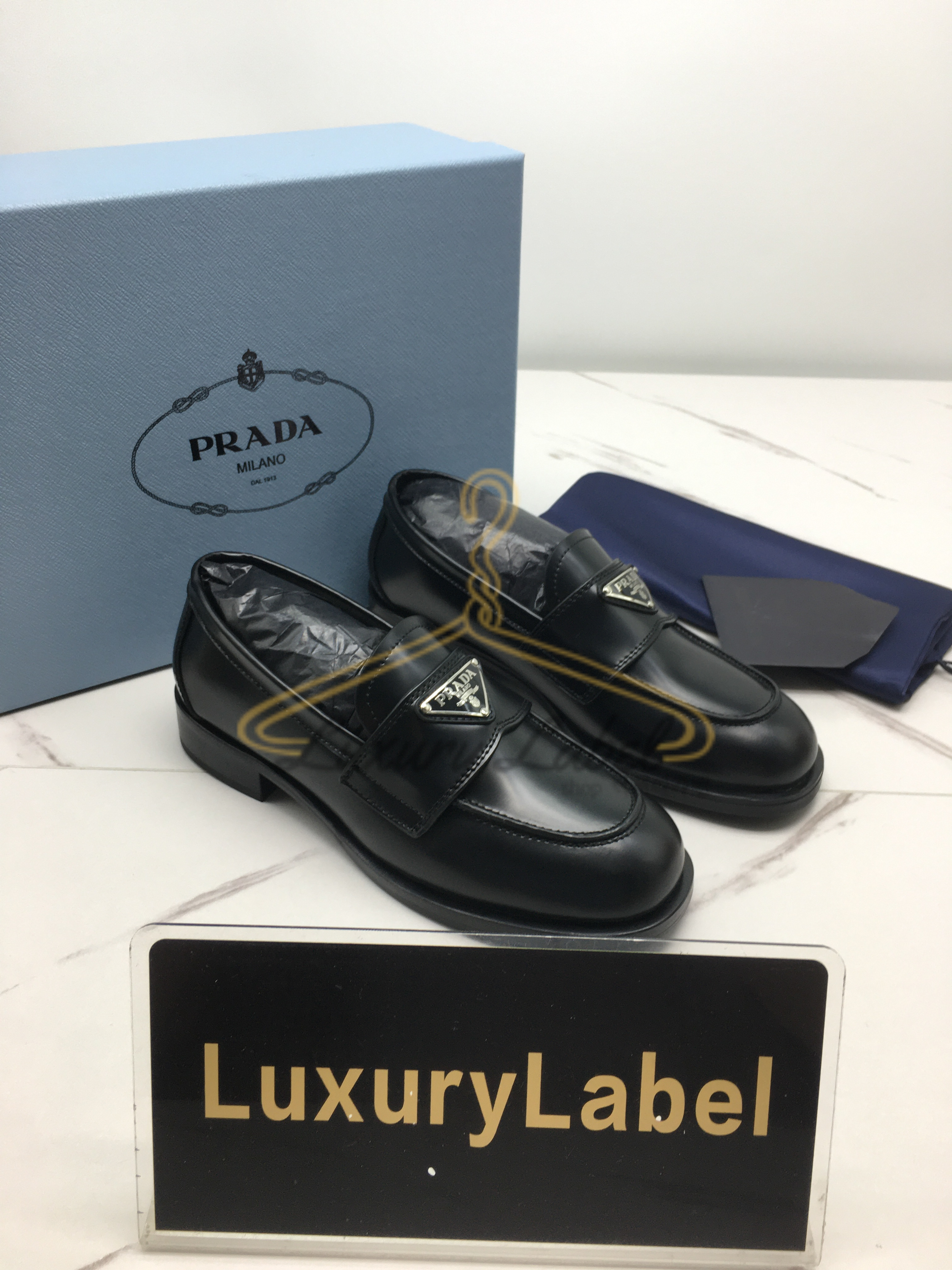 프라다 브러시드 여자 로퍼