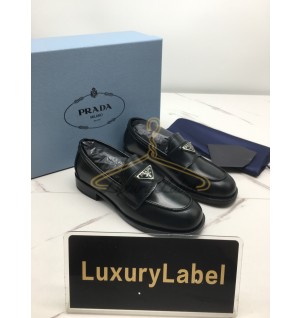 프라다 브러시드 여자 로퍼