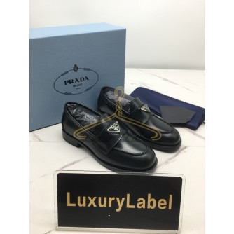 프라다 브러시드 여자 로퍼