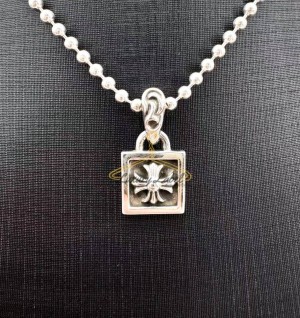 크롬하츠 ch 마티스 크로스 프레임 펜던트