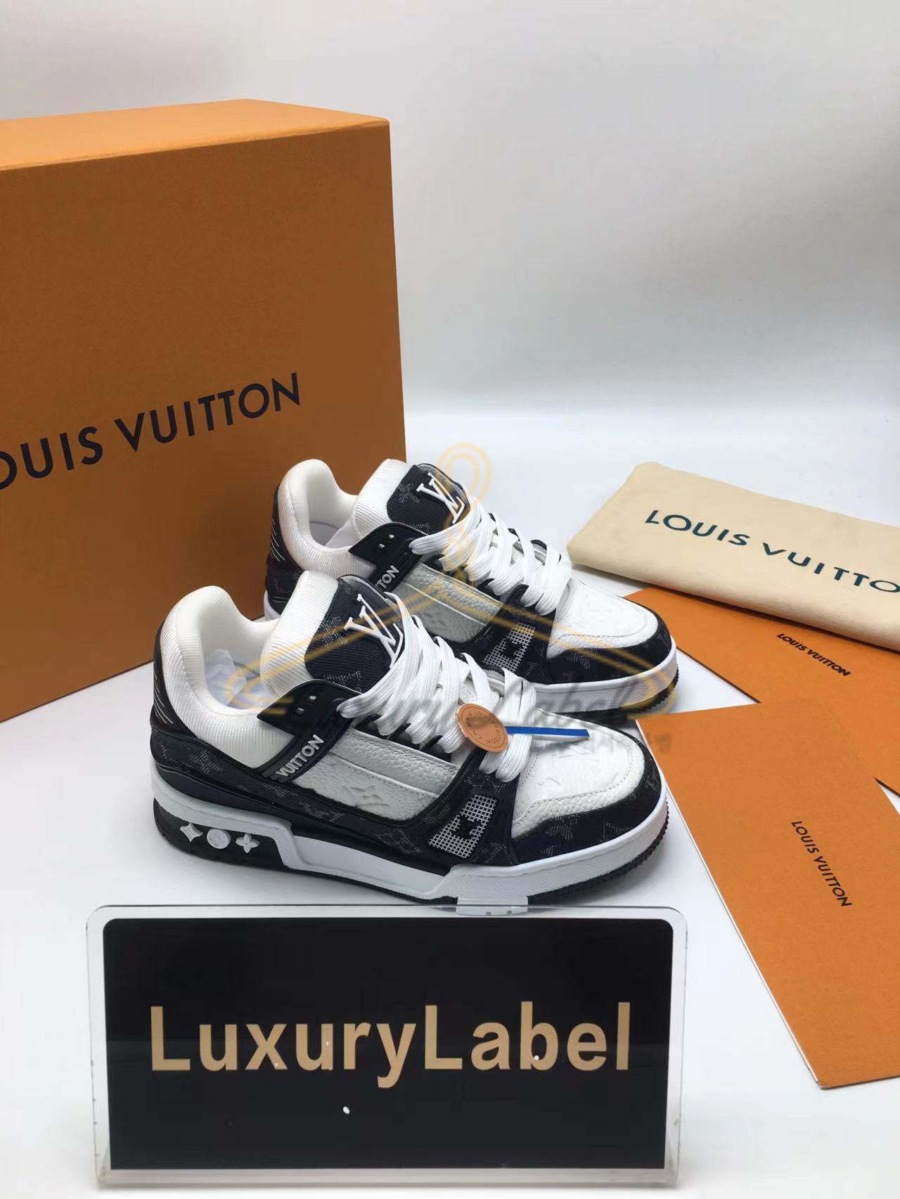 루이비통 트레이너 스니커즈 (남녀공용)