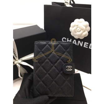 샤넬 클래식 캐비어 여권지갑 (금장)