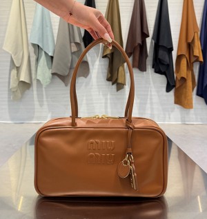 미우미우 보 가죽 탑 핸들 백 미디움 5BB172