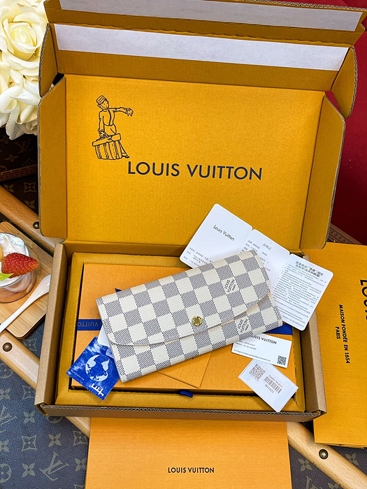 루이비통 에밀리 장지갑 N41625 (내부 핑크)