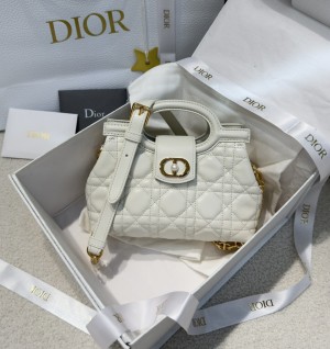 디올 Jolie 탑 핸들 미니 백 (컬러 화이트)