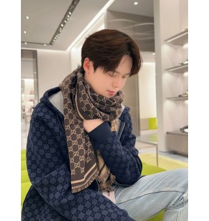 구찌 울 자카드 머플러