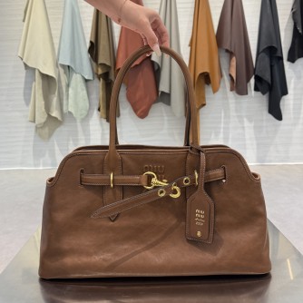 미우미우 아방뛰르 나파 가죽 라지 백 (컬러 오크)