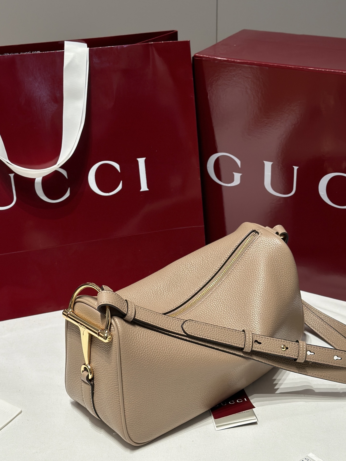 구찌 하프 홀스빗 레더 미디엄 숄더백 860787