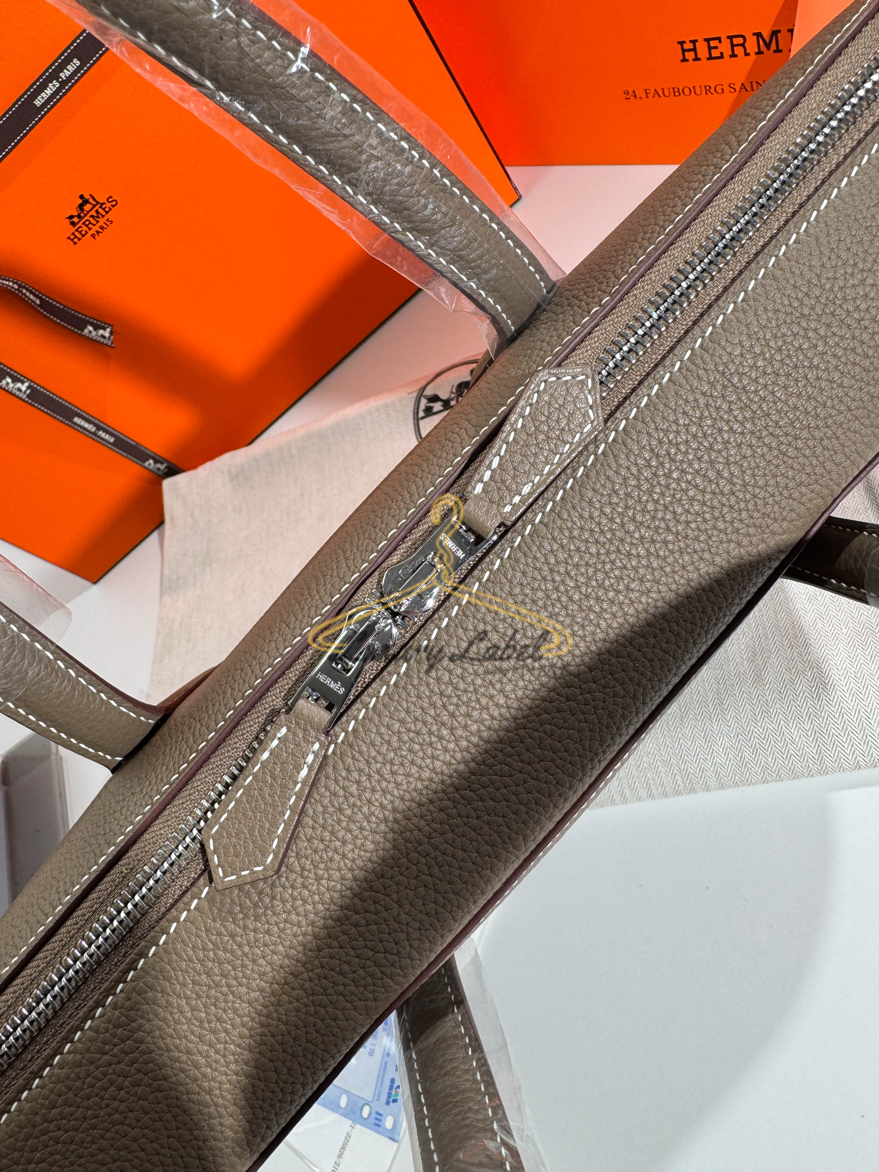 에르메스 남자 가방 빅토리아 라이트 브리프케이스 반수공 (컬러 에토프)