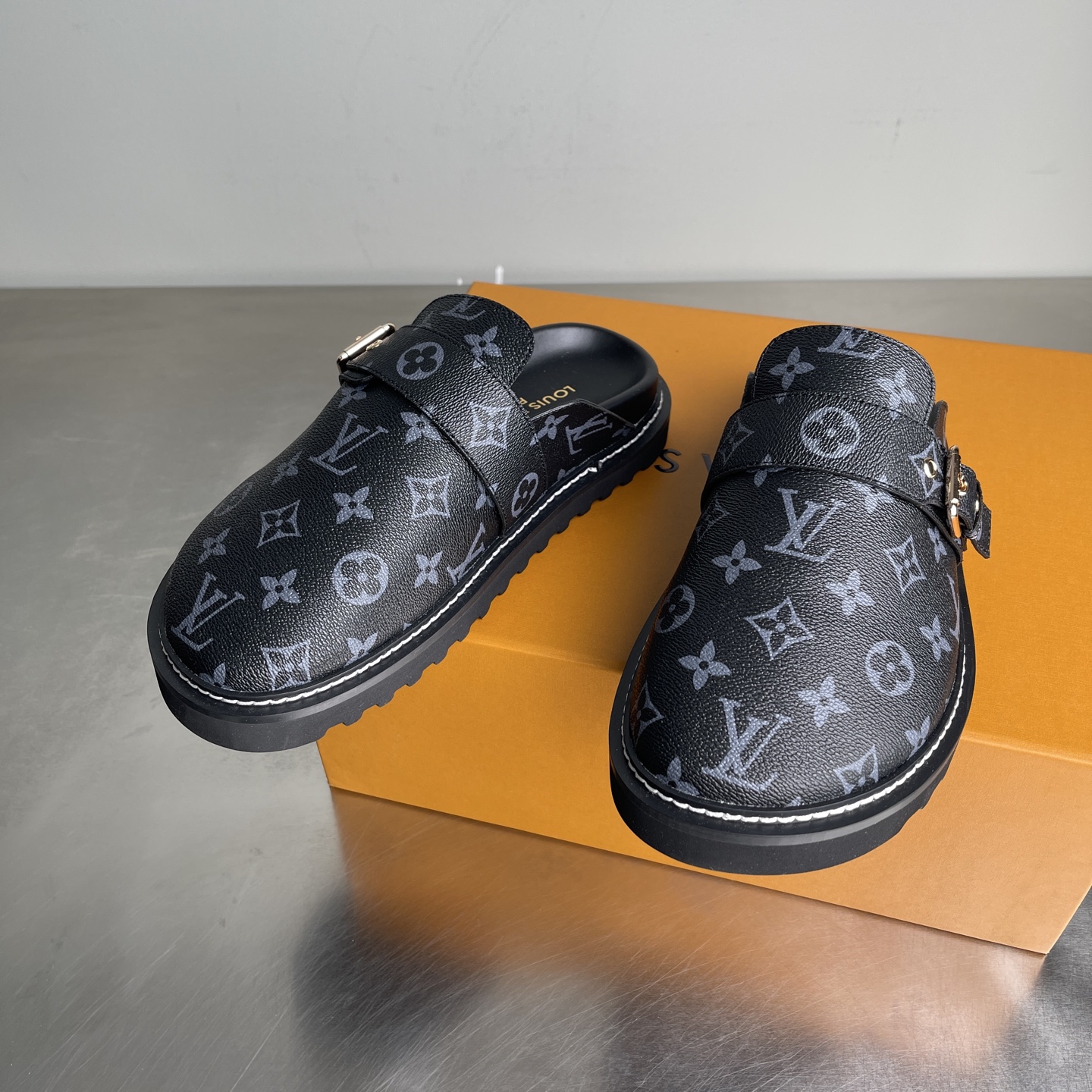 루이비통 코지 플랫 컴포트 클로그 (남녀공용)